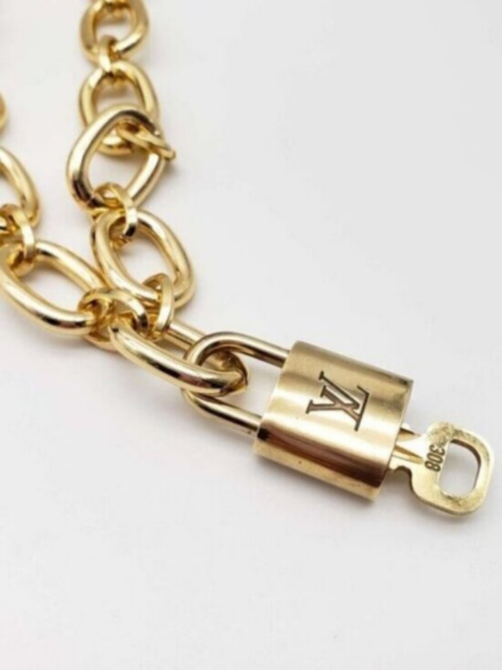 Gold-Plated Necklace with Authentic Louis Vuitton Padlock - Picture 5 of 15